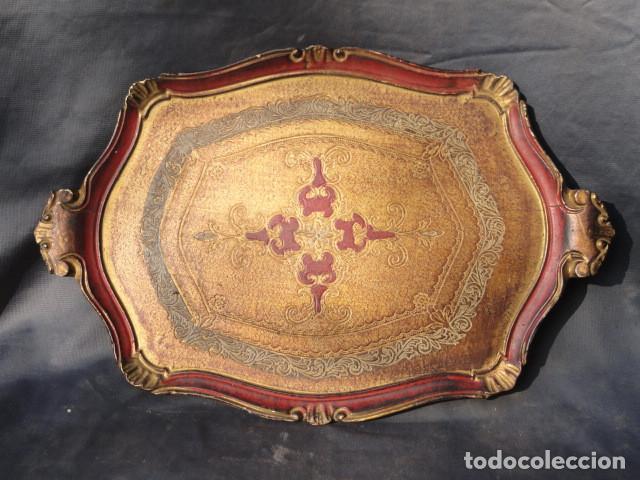 Antig&uuml;edades: BONITA BANDEJA DE SERVICIO DE MADERA. - Foto 1