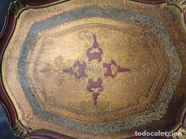 Antig&uuml;edades: BONITA BANDEJA DE SERVICIO DE MADERA. - Foto 2