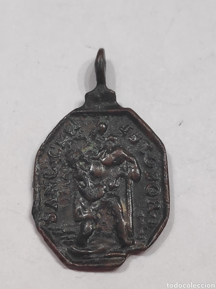 Antig&uuml;edades: Medalla de Nuestra Se&ntilde;ora Carmelo y San Crist&oacute;bal - Foto 2