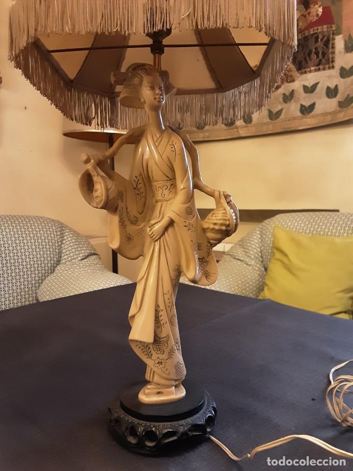 Antig&uuml;edades: L&aacute;mpara con figura japonesa - Foto 1