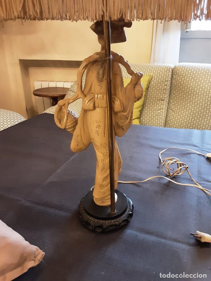 Antig&uuml;edades: L&aacute;mpara con figura japonesa - Foto 3