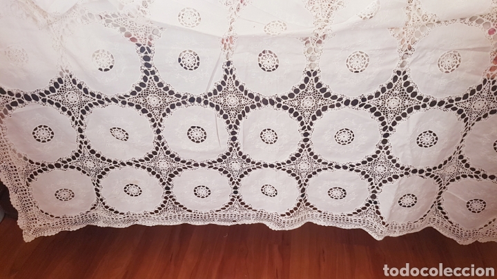 Antig&uuml;edades: Mantel de lino y crochet para 12 servicios - Foto 2