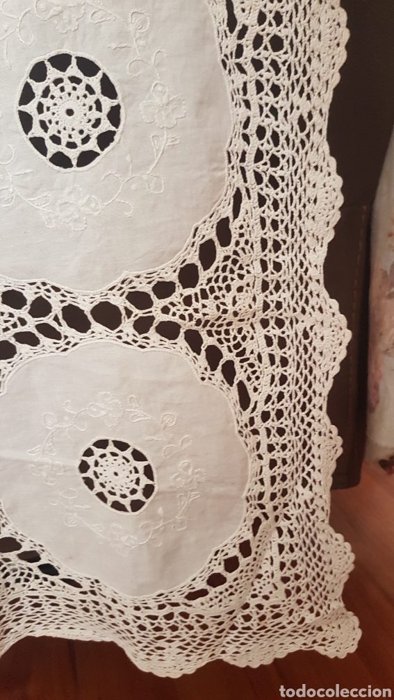 Antig&uuml;edades: Mantel de lino y crochet para 12 servicios - Foto 11