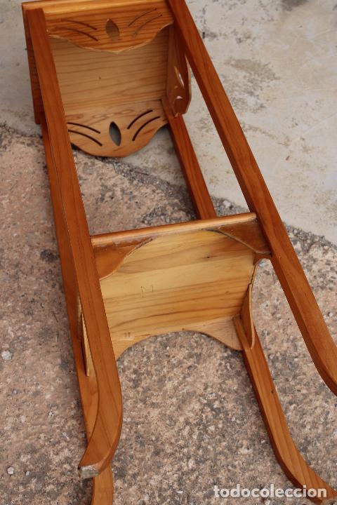 Antig&uuml;edades: mesita peana madera - Foto 5