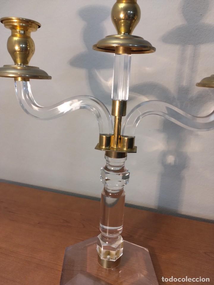 Antig&uuml;edades: Pareja de candelabros de metacrilato - Foto 9