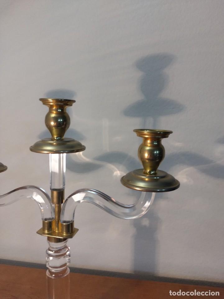 Antig&uuml;edades: Pareja de candelabros de metacrilato - Foto 17
