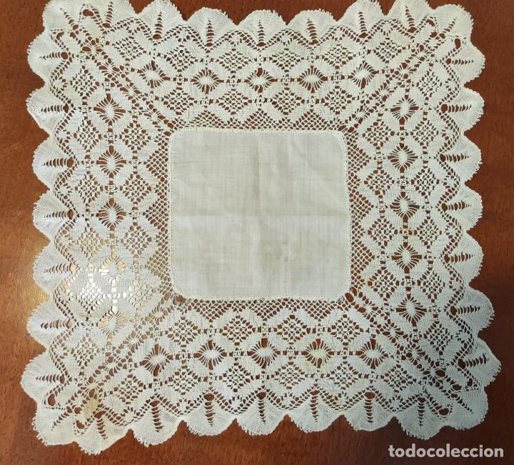 Antig&uuml;edades: Pa&ntilde;uelo con puntilla espectacular. - Foto 1