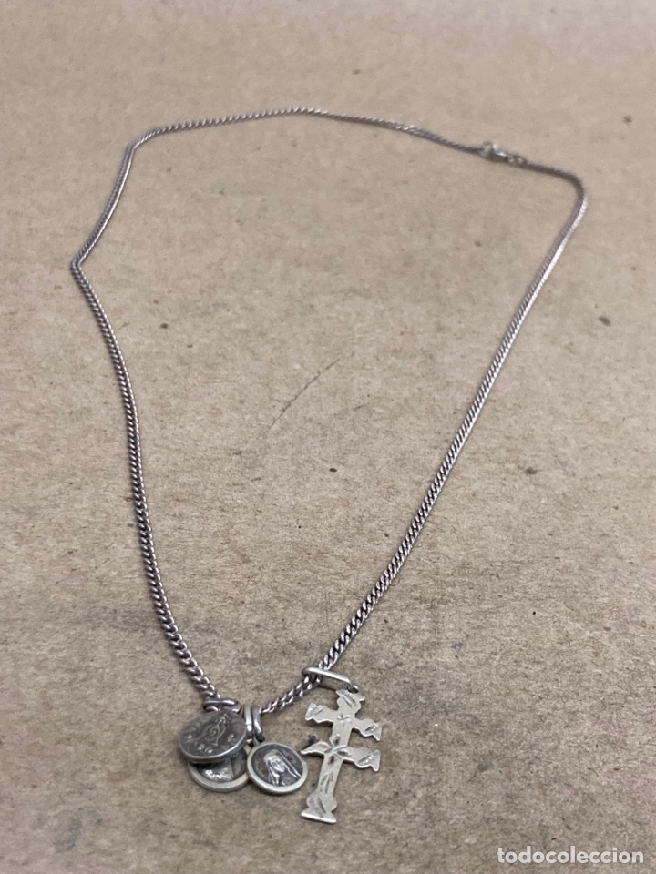 Antig&uuml;edades: Cadena y colgantes religiosos - Foto 2