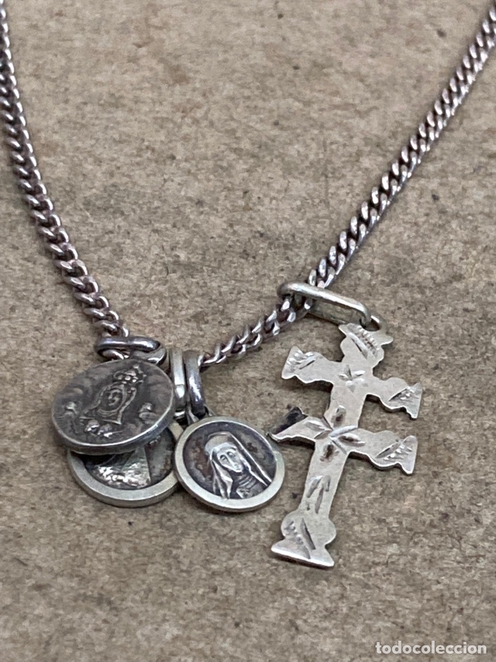 Antig&uuml;edades: Cadena y colgantes religiosos - Foto 3