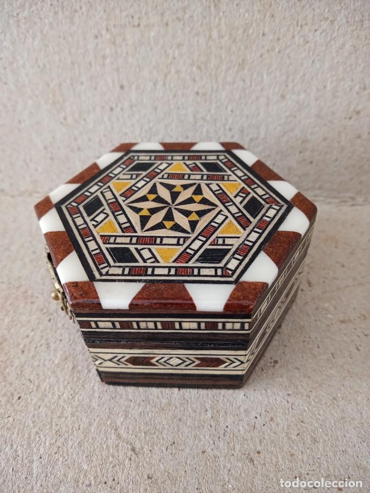 Antig&uuml;edades: BONITA CAJA GRANAINA DE TARACEA - Foto 2