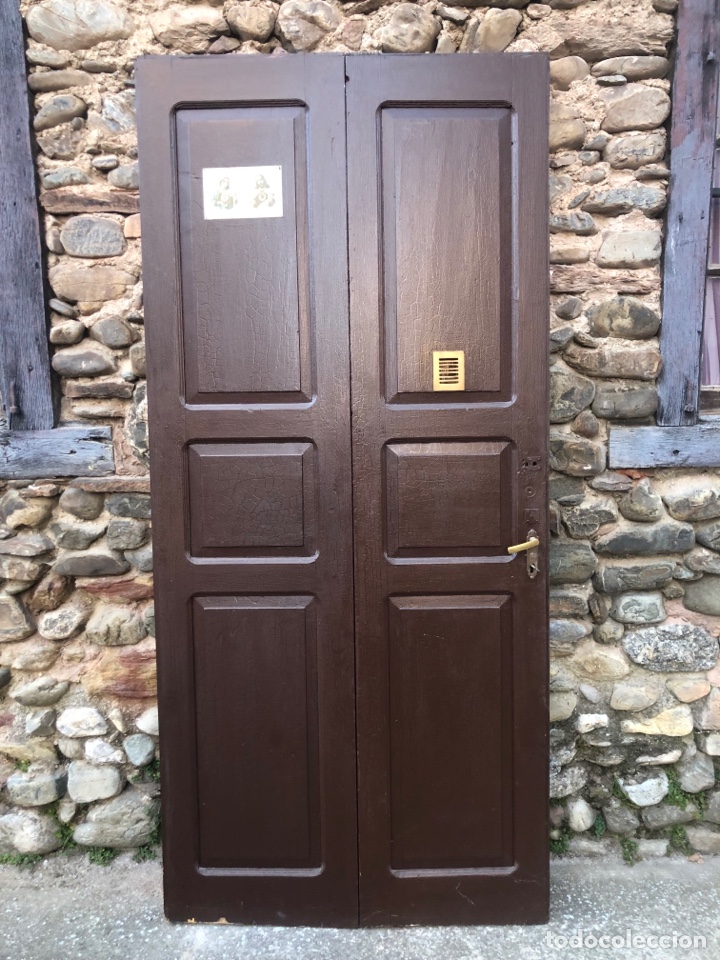 Antiquit&auml;ten: Puerta antigua de interior de doble hoja de madera maciza pintada. A&ntilde;os 30.