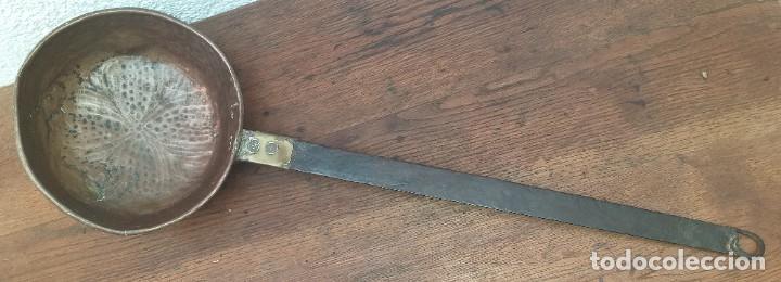 Antig&uuml;edades: SART&Eacute;N DE COBRE MANGO DE HIERRO SIGLO XIX - Foto 2