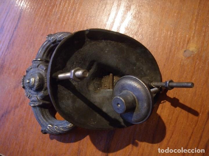 Antig&uuml;edades: IMPRESIONANTE ALDABA PICAPORTE DE BRONCE LEON - Foto 3