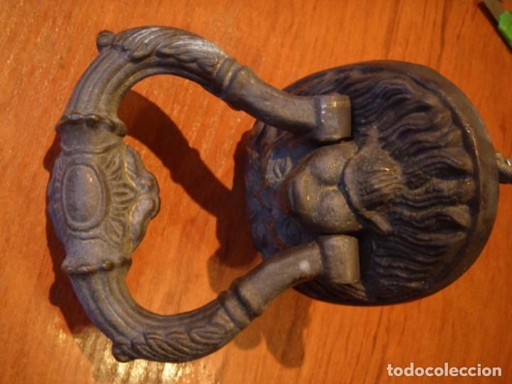 Antig&uuml;edades: IMPRESIONANTE ALDABA PICAPORTE DE BRONCE LEON - Foto 6