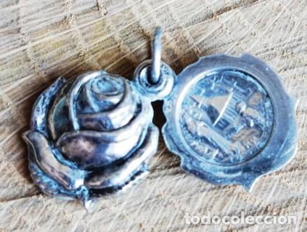 Antig&uuml;edades: Medalla Virgen dentro de una flor - Foto 3