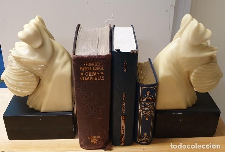 Oggetti Antichi: PAREJA DE REPOSALIBROS EN M&Aacute;RMOL PERRO SCHNAUZER 21 CM. ALTURA