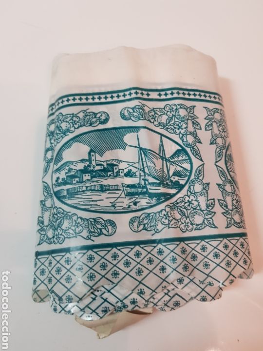 Antig&uuml;edades: Puntilla de plastico para baldas de alacena - Foto 1
