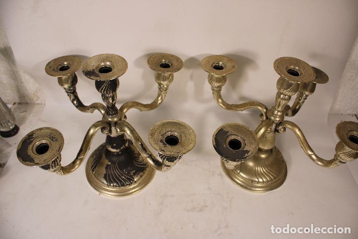 Antig&uuml;edades: pareja de candelabros plateados - Foto 3