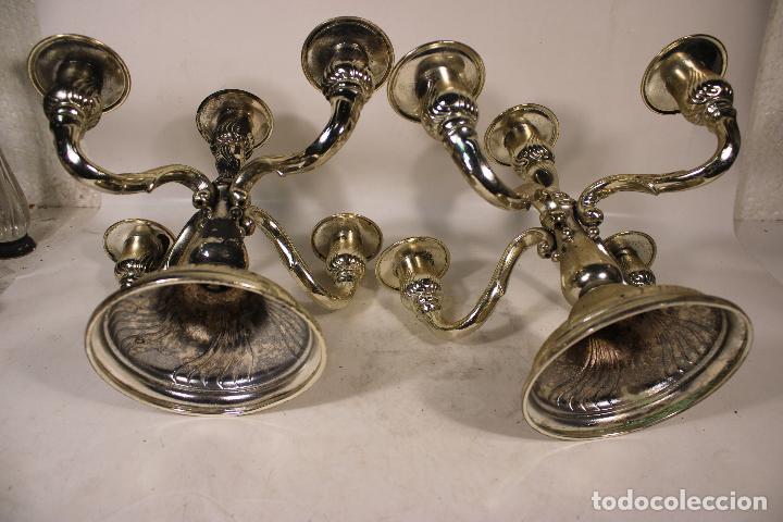 Antig&uuml;edades: pareja de candelabros plateados - Foto 4