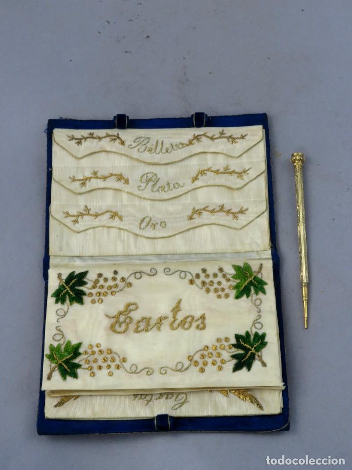 Antig&uuml;edades: Carnet de baile en terciopelo y seda bordada 1852 - Foto 1