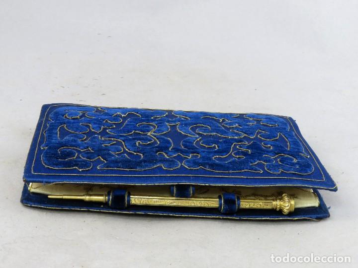Antig&uuml;edades: Carnet de baile en terciopelo y seda bordada 1852 - Foto 11
