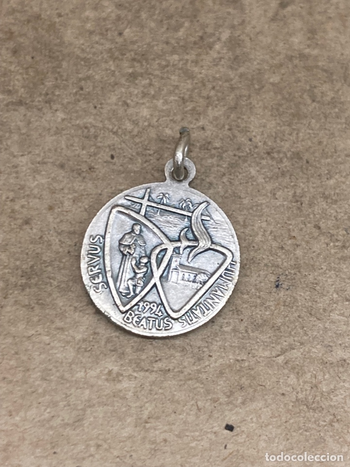 Antig&uuml;edades: Medalla de metal religioso - Foto 2