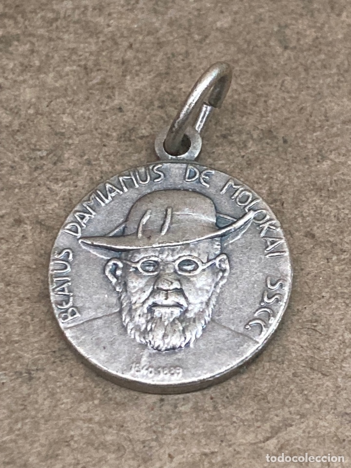 Antig&uuml;edades: Medalla de metal religioso - Foto 1