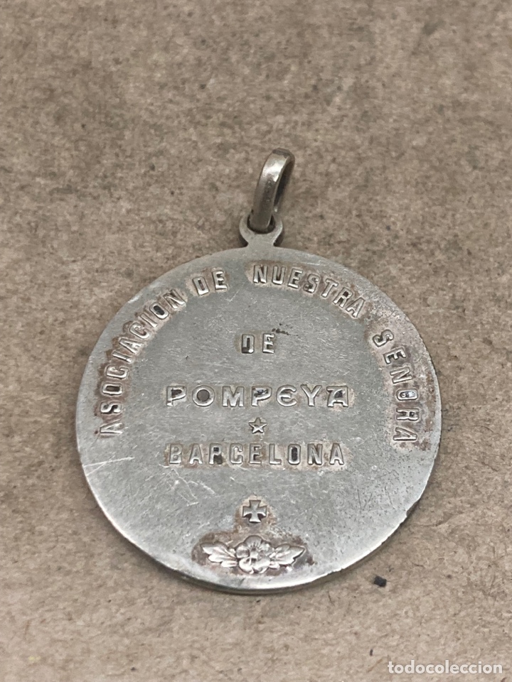 Antig&uuml;edades: Medalla de metal religioso - Foto 2