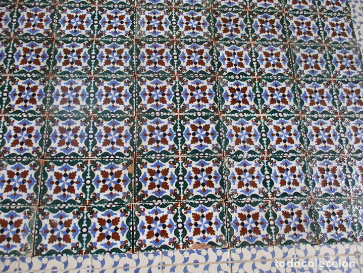Antig&uuml;edades: Panel de 30 azulejos Ramos Rejano - Foto 1