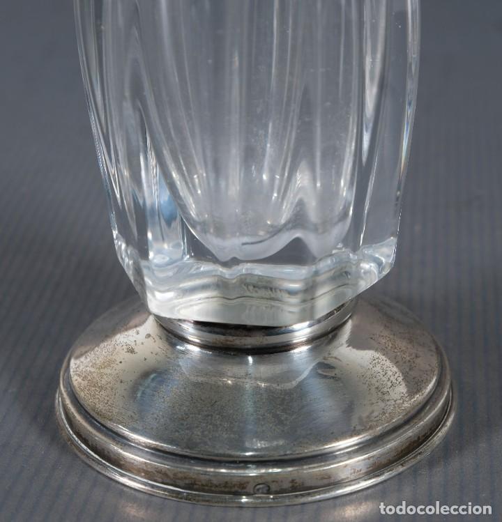 Antig&uuml;edades: Jarr&oacute;n en cristal con base en metal - Foto 6