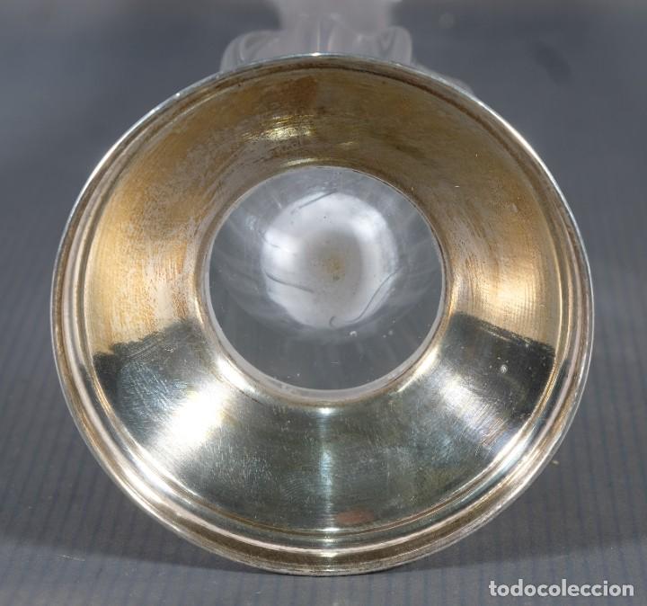 Antig&uuml;edades: Jarr&oacute;n en cristal con base en metal - Foto 7