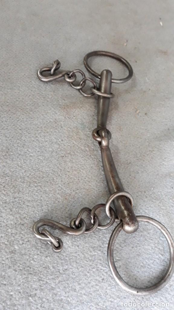 Antig&uuml;edades: Filete bocado articulado para caballo - Foto 2
