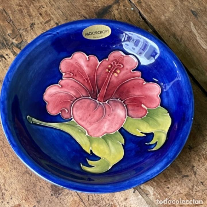 Antig&uuml;edades: Plato de Moorcroft de 18cm de di&aacute;metro - Foto 1
