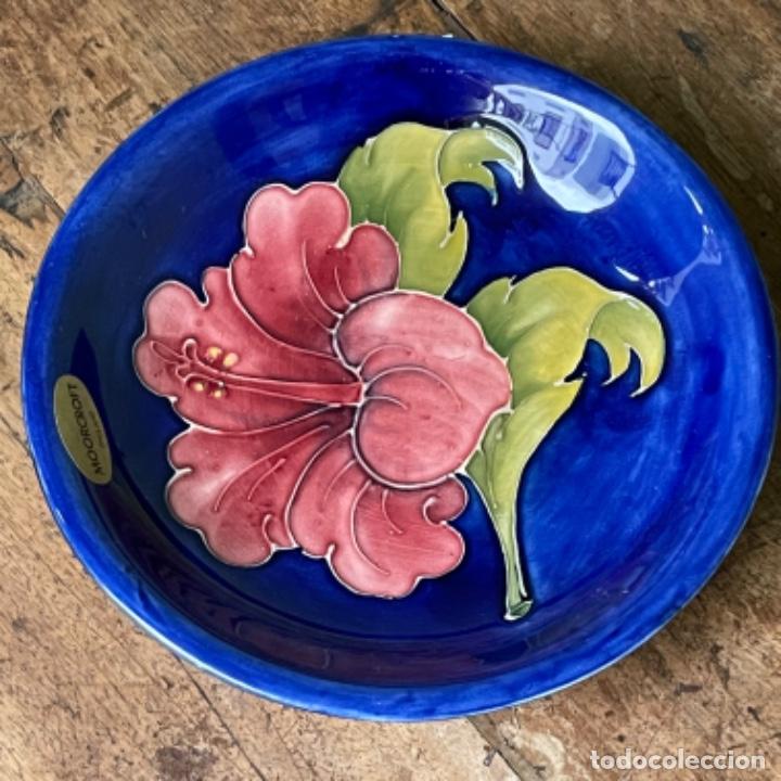 Antig&uuml;edades: Plato de Moorcroft de 18cm de di&aacute;metro - Foto 2