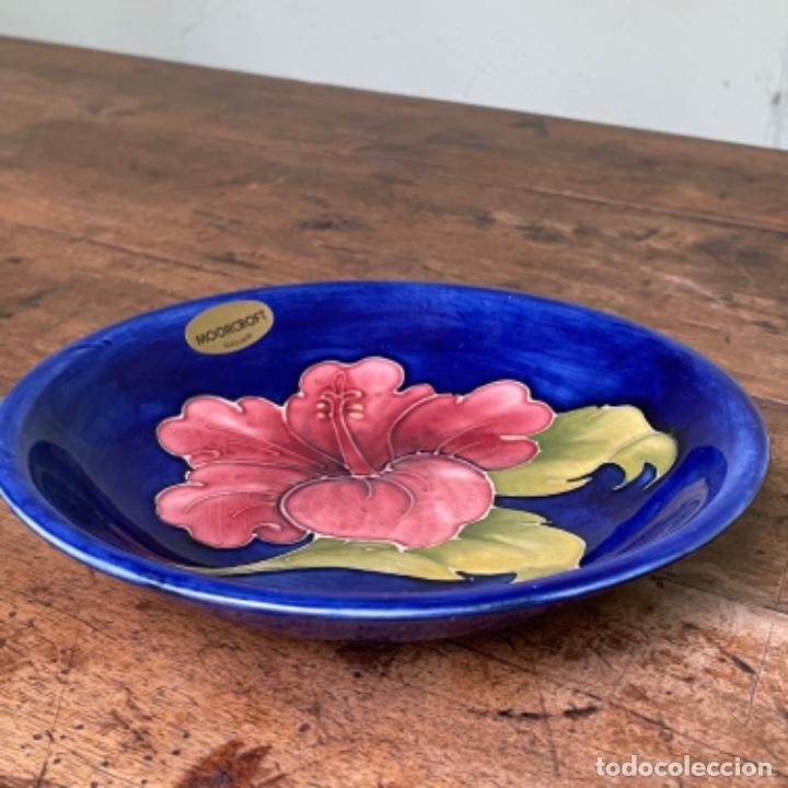 Antig&uuml;edades: Plato de Moorcroft de 18cm de di&aacute;metro - Foto 4