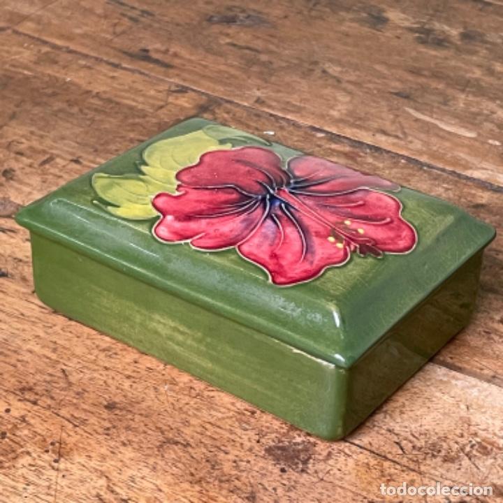 Antig&uuml;edades: Caja de Moorcroft rectangular de 12x9cm - Foto 2