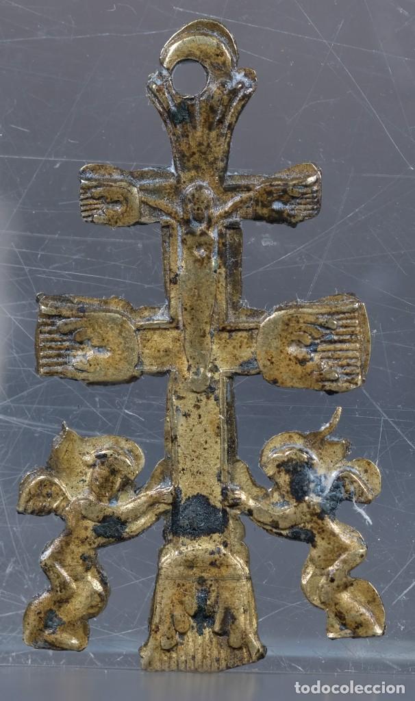 Antig&uuml;edades: Cruz de Caravaca en metal - Foto 1