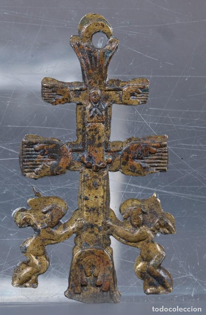Antig&uuml;edades: Cruz de Caravaca en metal - Foto 2