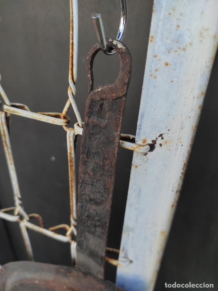 Antig&uuml;edades: Parrilla antigua de hierro - Foto 2