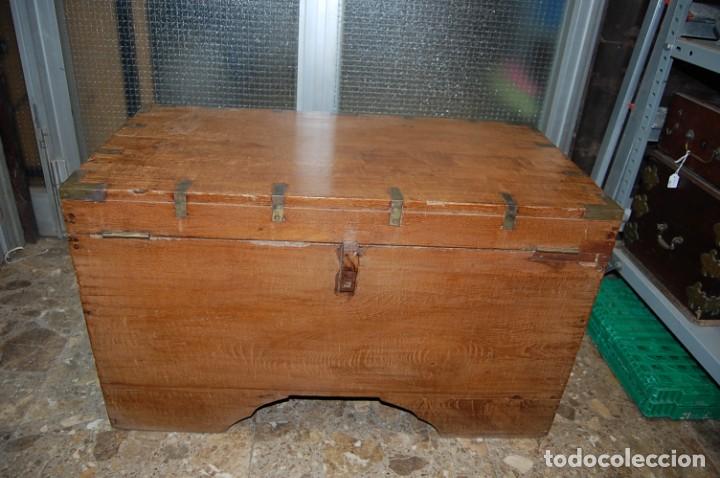 Antig&uuml;edades: BAUL DE VIAJE TALLADO S.XIX - Foto 2