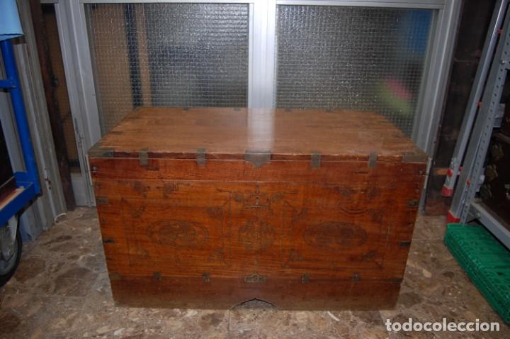 Antig&uuml;edades: BAUL DE VIAJE TALLADO S.XIX - Foto 3
