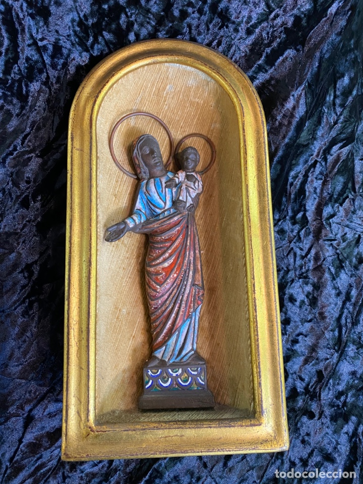 Antig&uuml;edades: Capilla de madera con virgen de bronce y esmalte - Foto 3