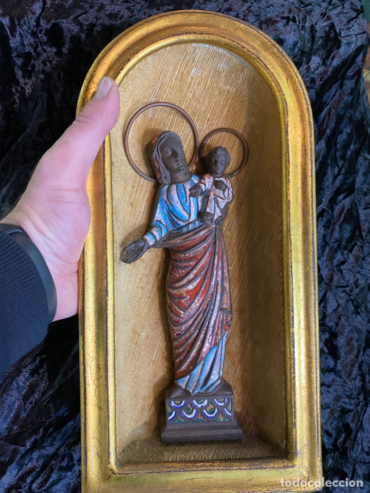 Antig&uuml;edades: Capilla de madera con virgen de bronce y esmalte - Foto 4