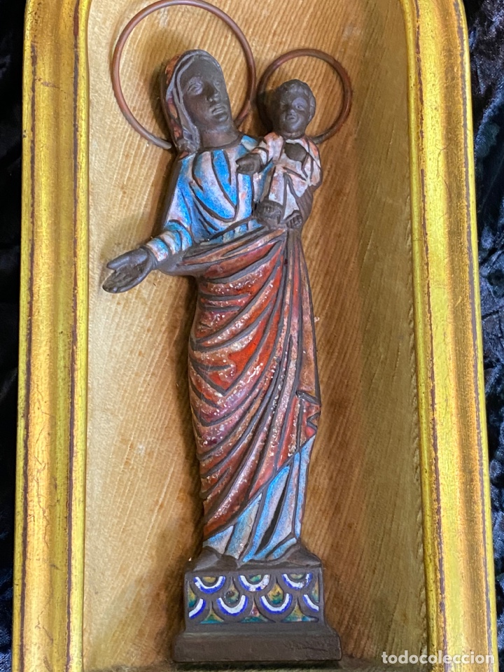 Antig&uuml;edades: Capilla de madera con virgen de bronce y esmalte - Foto 1