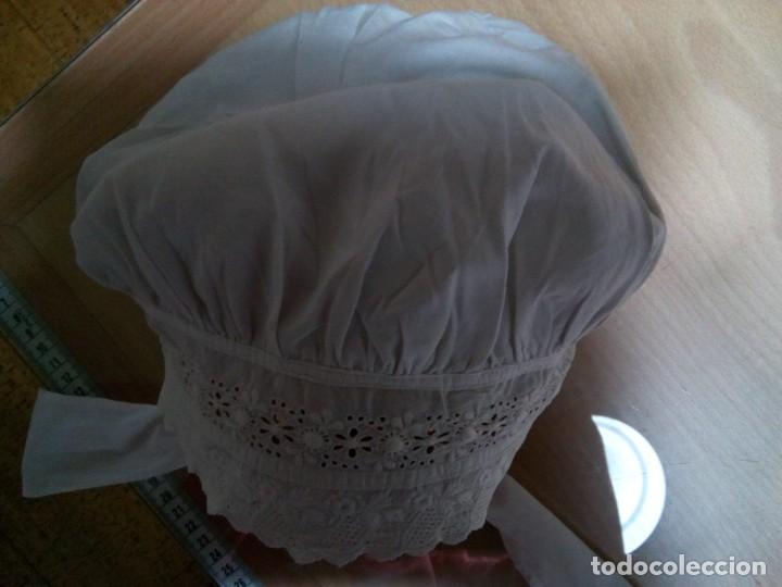 Antig&uuml;edades: * GORRO CON BORDADO SUIZO. (Rf:327/a) - Foto 3