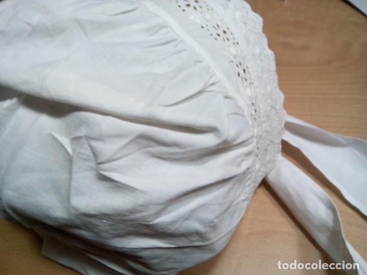 Antig&uuml;edades: * GORRO CON BORDADO SUIZO. (Rf:327/a) - Foto 4