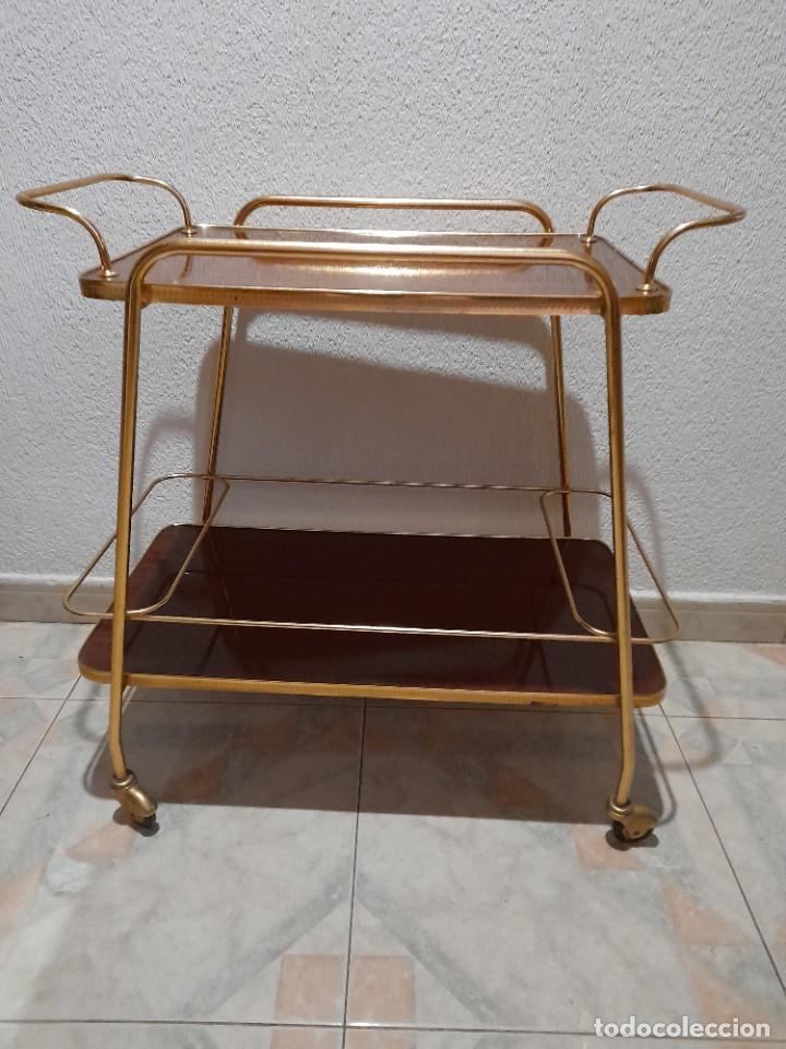 Antig&uuml;edades: Mesa camarera d&eacute;cada de los 60 m&aacute;s o menos - Foto 1