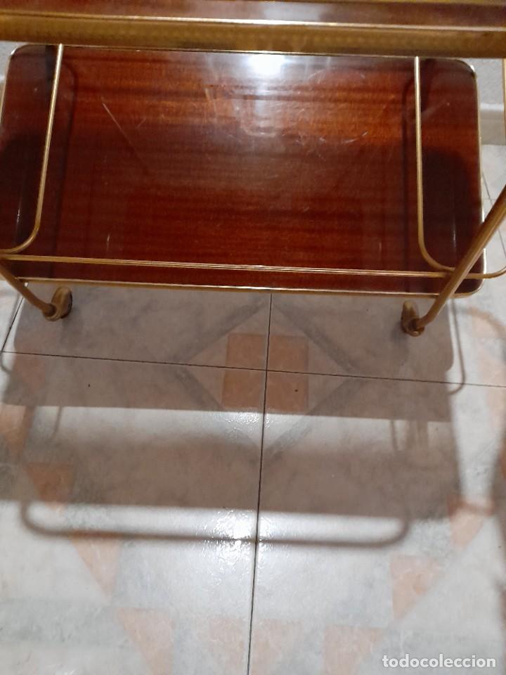 Antig&uuml;edades: Mesa camarera d&eacute;cada de los 60 m&aacute;s o menos - Foto 3