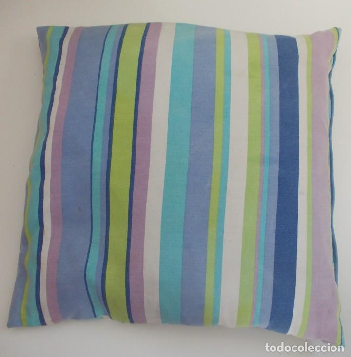 Oggetti Antichi: Coj&iacute;n a rayas diferentes colores