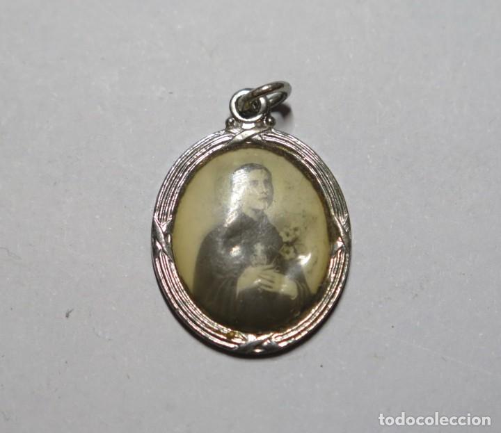 Antig&uuml;edades: MEDALLA. SANTA GEMA - Foto 1